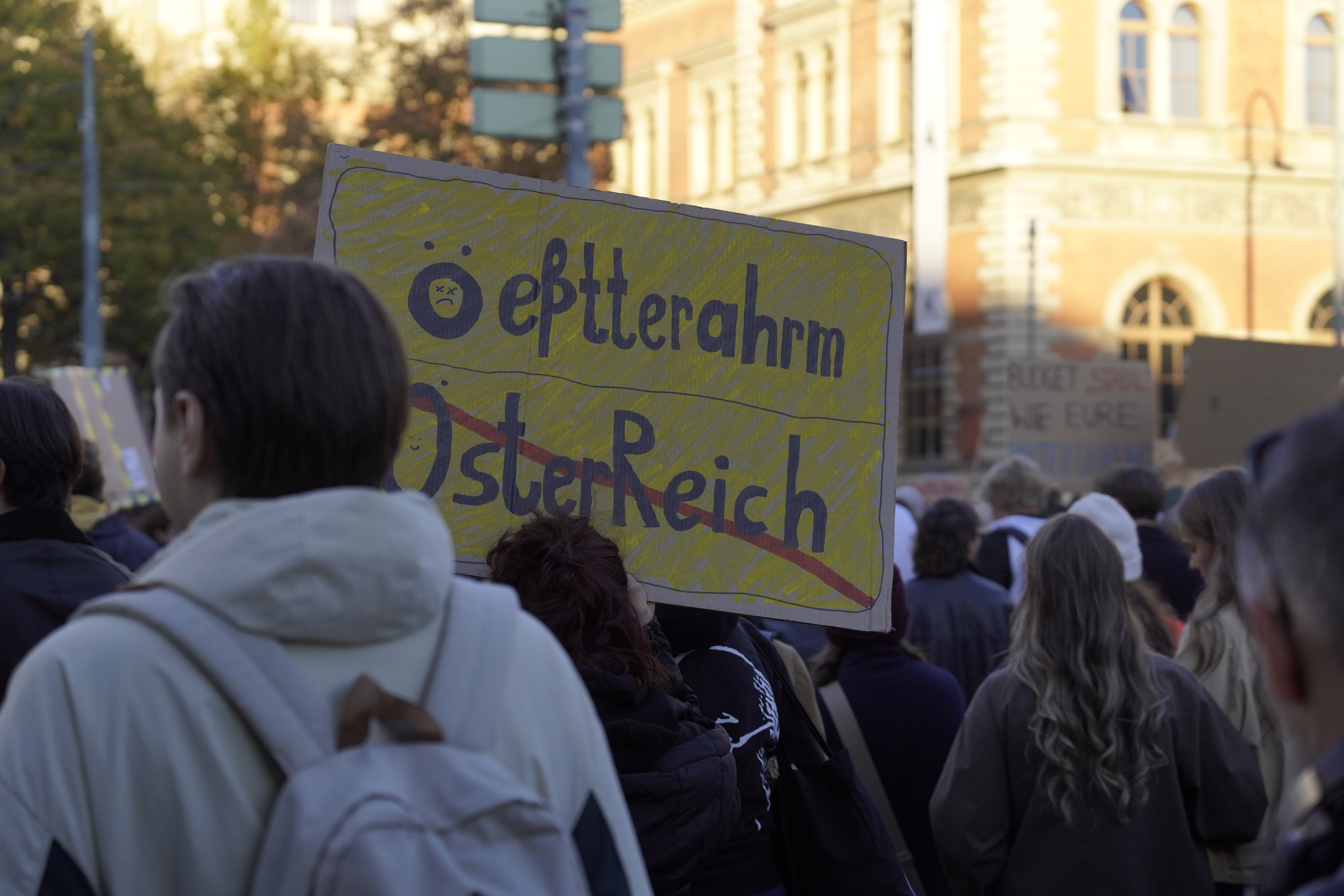 Demo Plakat im Look eines Ortsschild des Orts öeßtterahrm